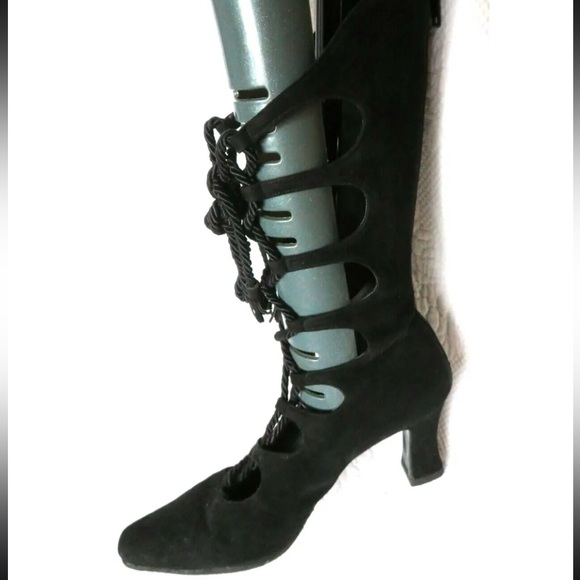 Help find fendi lace up heels - Picture 4 of 4